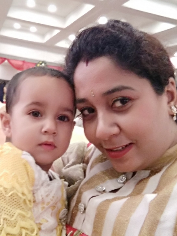 Jyoti (Mom)& Saisha Jyoti (Mom)& Saisha