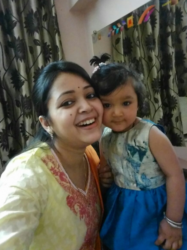 pooja (Mom)& sansriti pooja (Mom)& sansriti