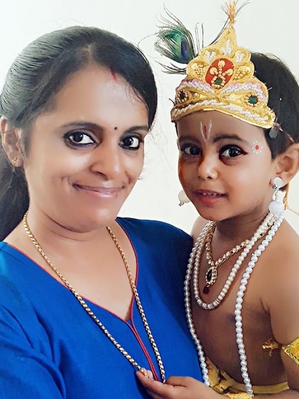 Shobana (Mom)& Saaina